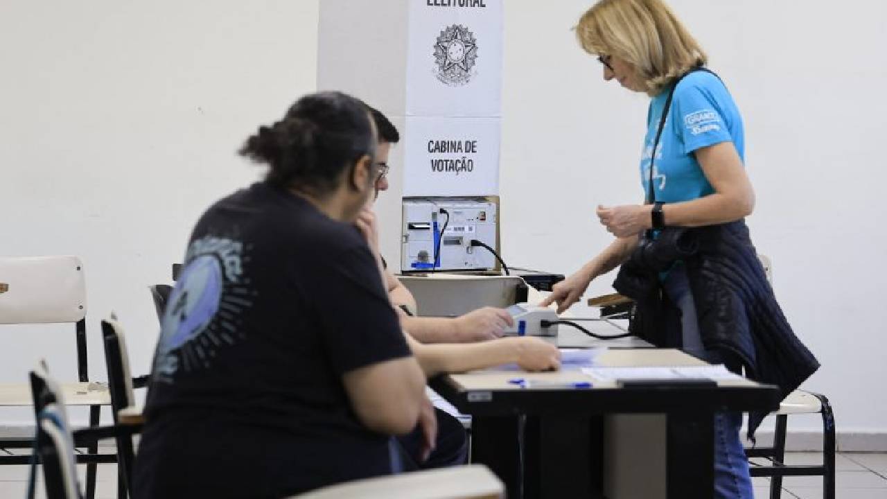 Além do segundo turno, algumas cidades terão eleições suplementares neste domingo