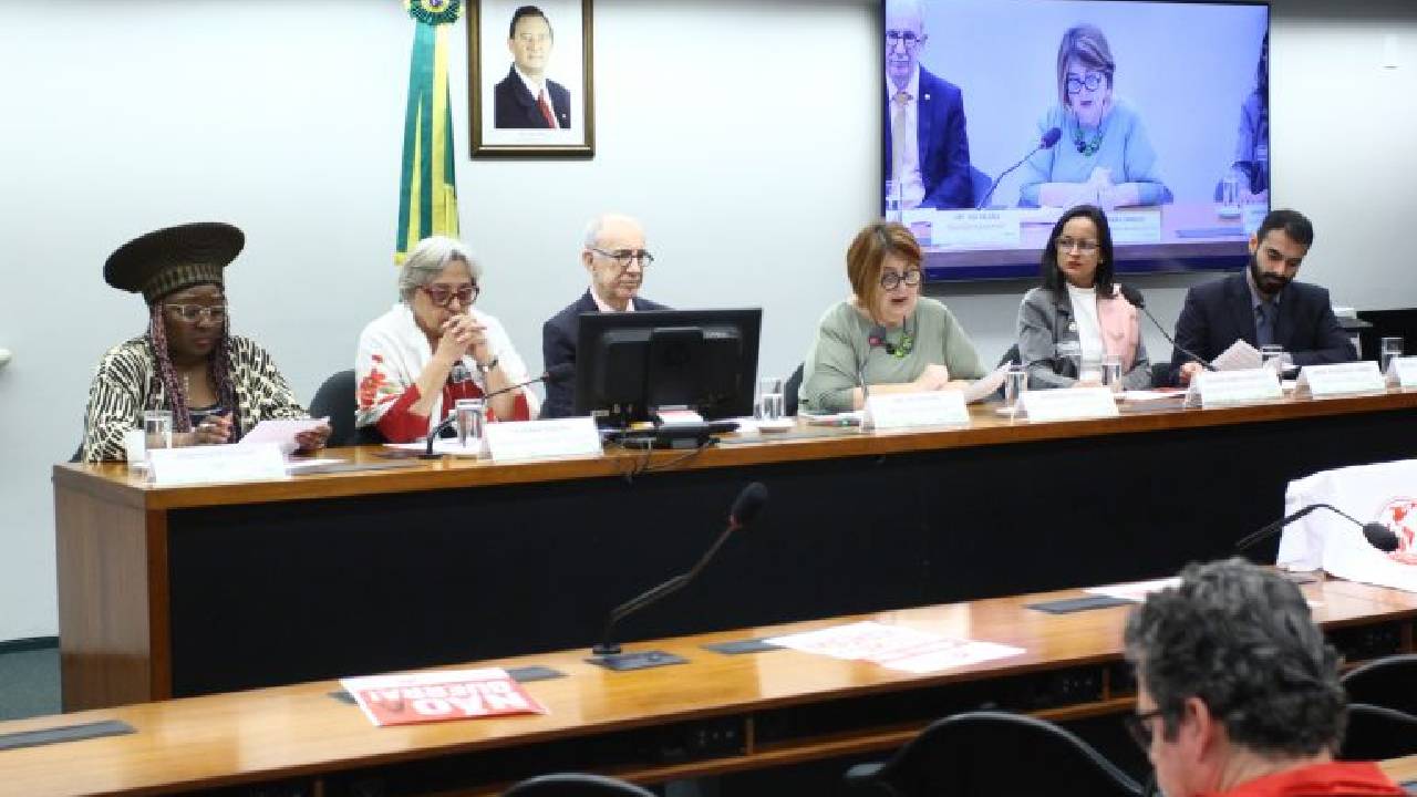 Ativistas criticam deportações em massa dos EUA e pedem medidas de acolhimento de migrantes no Brasil
