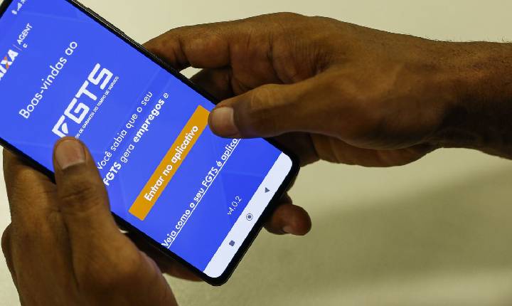 Caixa antecipa saque-aniversário do FGTS para demitidos