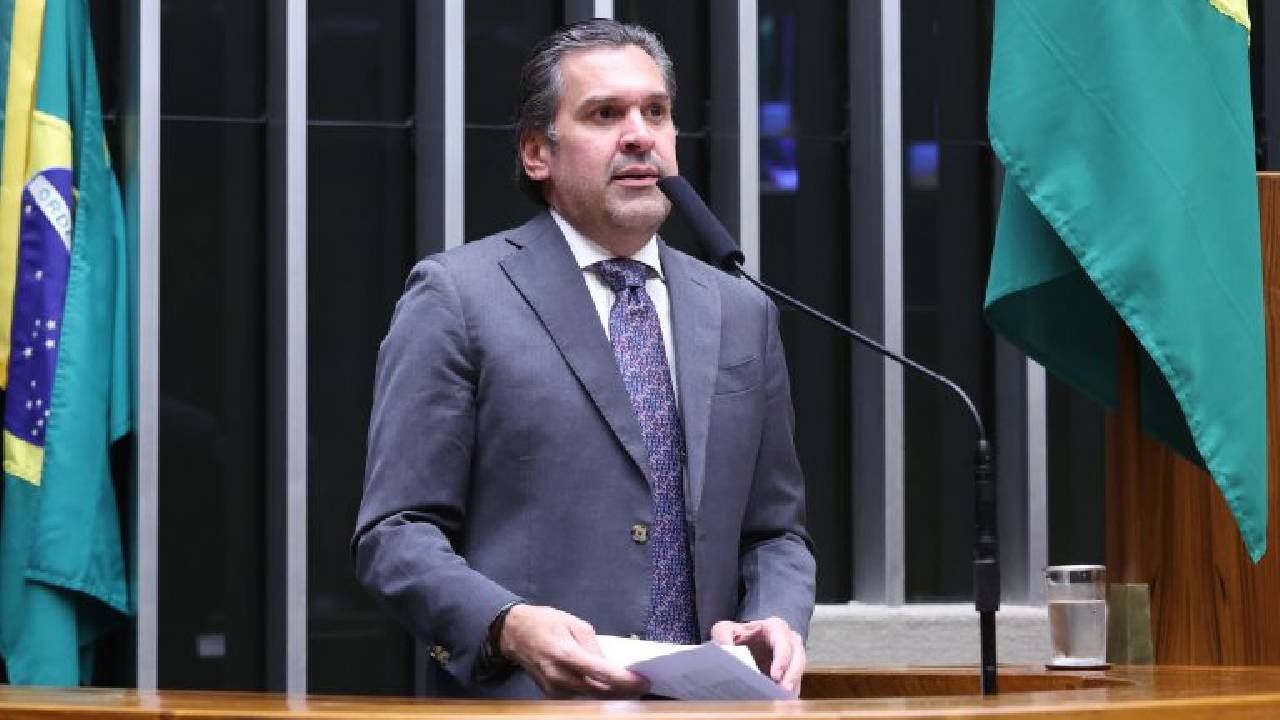 Câmara aprova exceções às regras fiscais para benefícios e despesas de 2026