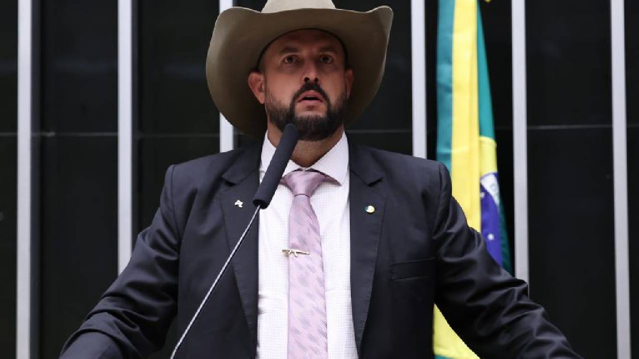 Câmara aprova MP sobre piso do frete e inclui anistia a multas por bloqueio de estradas; acompanhe