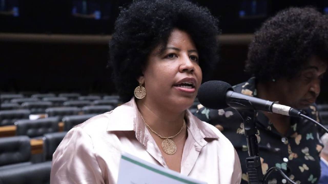 Comissão aprova direito de advogada gestante, lactante ou adotante de adiar audiências e julgamentos
