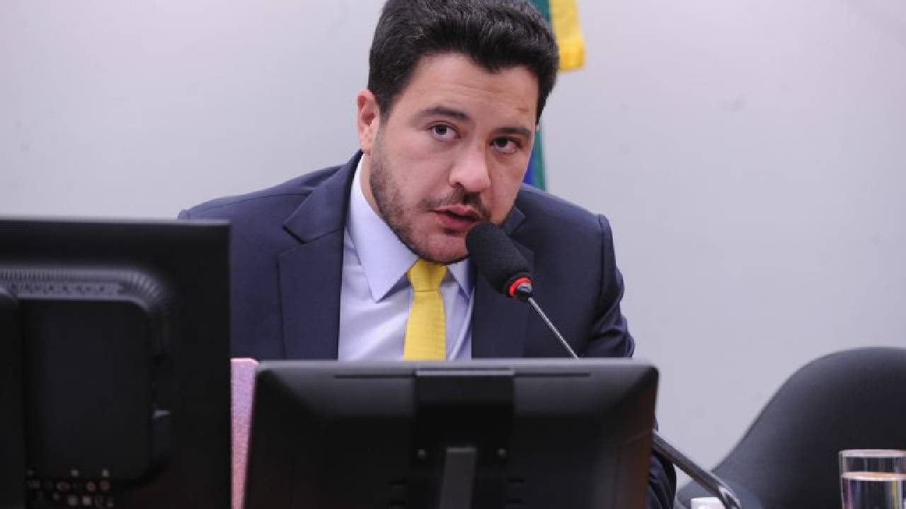 Comissão aprova projeto que amplia mecanismo de ajuste de carbono nas fronteiras