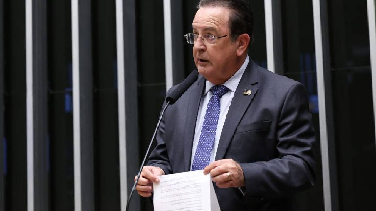 Comissão aprova projeto que autoriza extensão de estágio após conclusão de curso superior