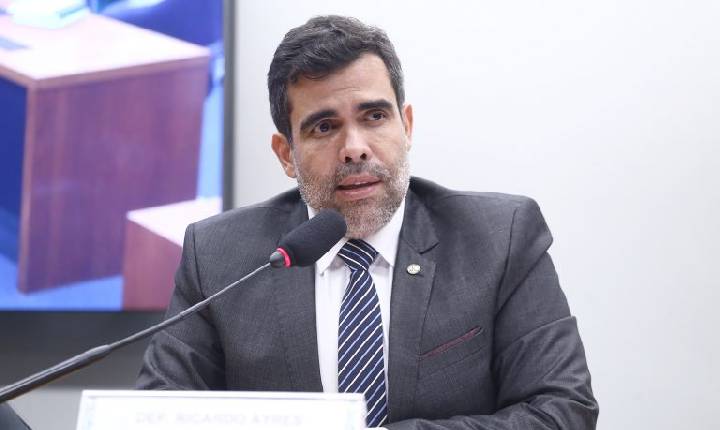 Comissão aprova projeto que proíbe cobrar do inadimplente gastos do condomínio com advogado