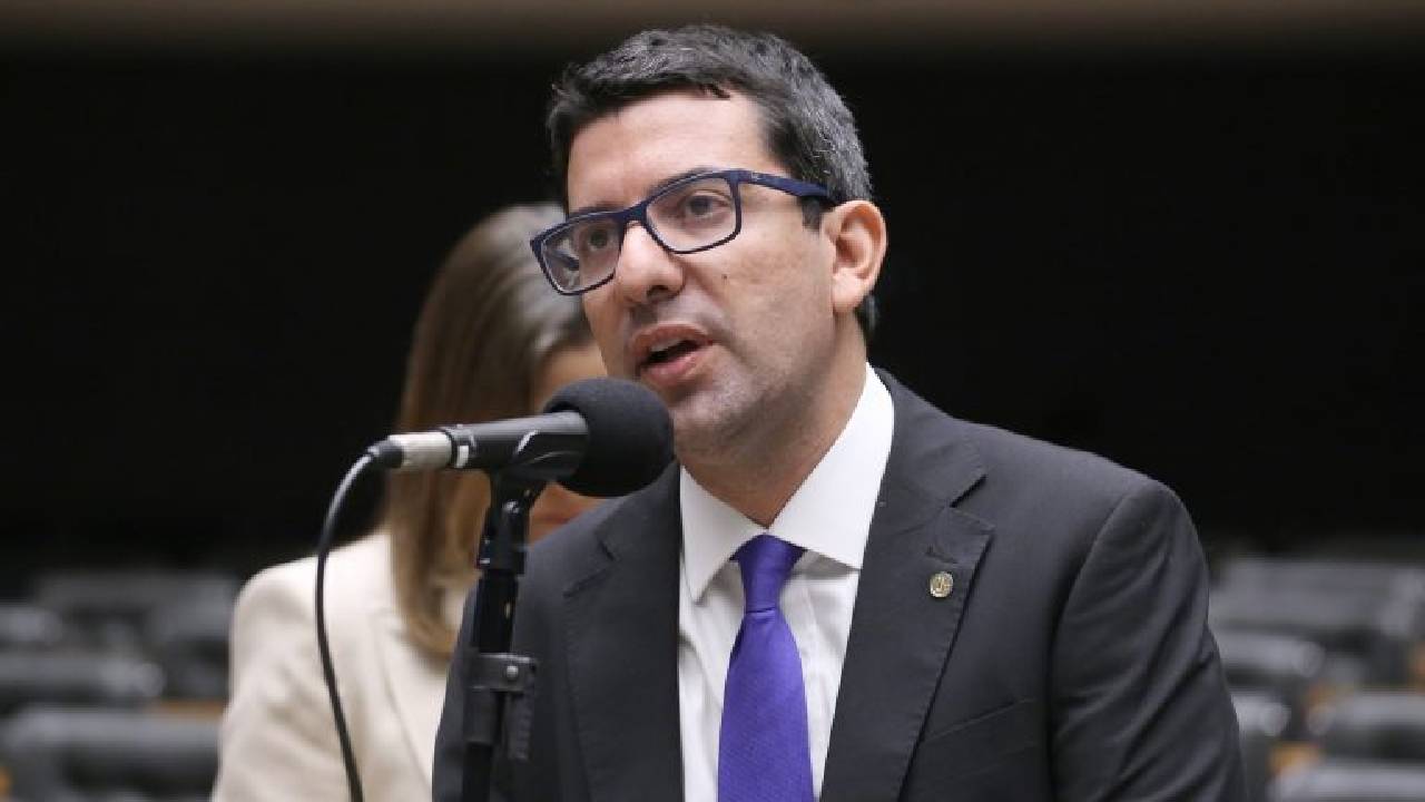 Comissão aprova projeto que proíbe penas e plumas de animais em fantasias