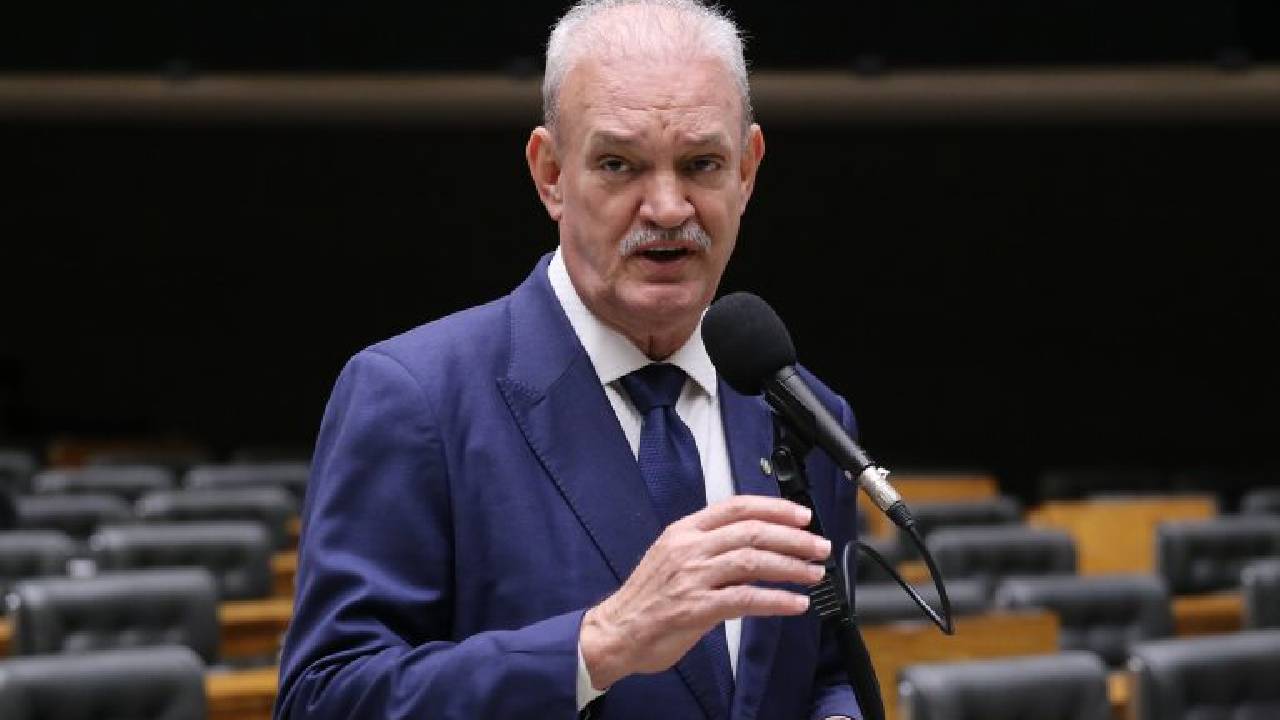 Comissão aprova proposta com novas regras para placas de atendimento prioritário