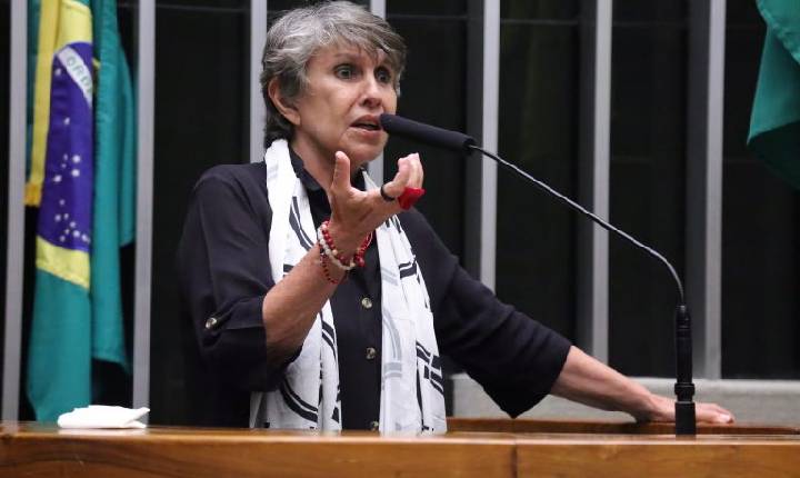 Comissão aprova proposta que tipifica lesbocídio no Código Penal