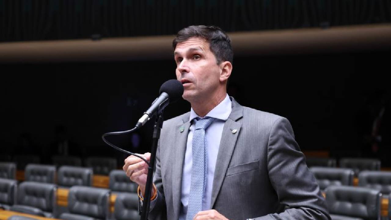 Comissão aprova regras nacionais de segurança para escolas de natação infantil