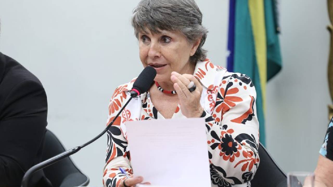 Comissão debate impactos sobre trabalhadores demitidos da Oi e da Serede