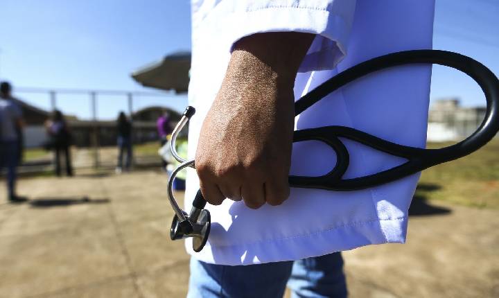 Congresso aprova exame obrigatório para exercício da medicina