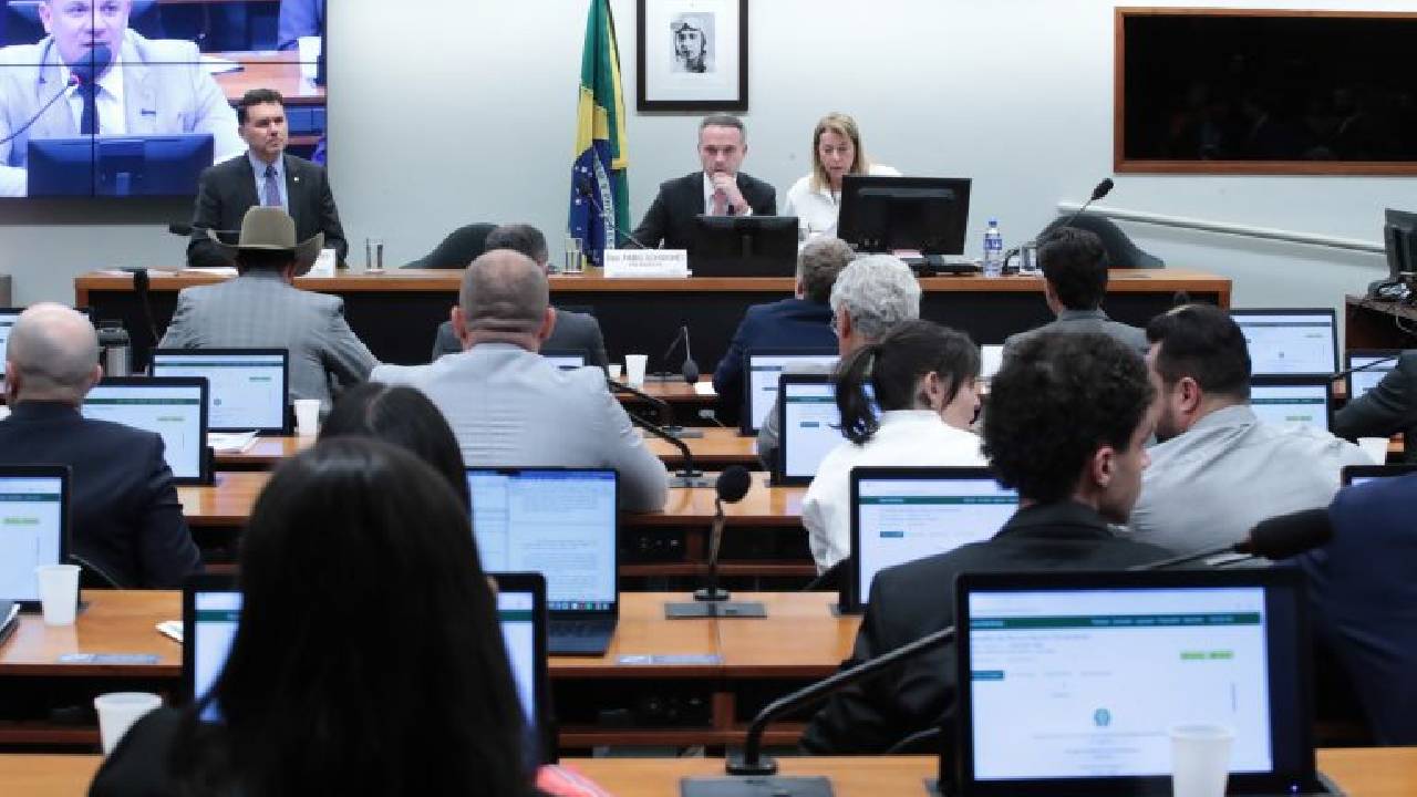 Conselho de Ética vota parecer que pede suspensão do deputado Marcos Pollon