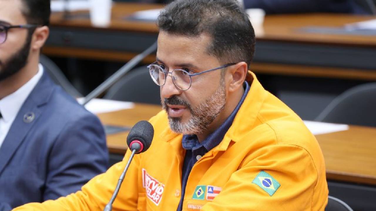 Debatedores divergem sobre medidas do governo para conter preços dos combustíveis