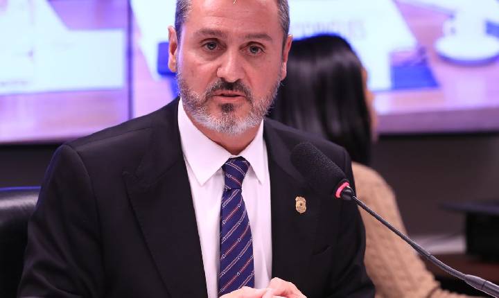Dino determina reintegração de Andrei Rodrigues no comando da PF 