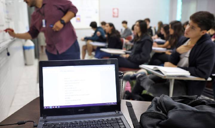 Docentes usam inteligência artificial para inovar e engajar alunos