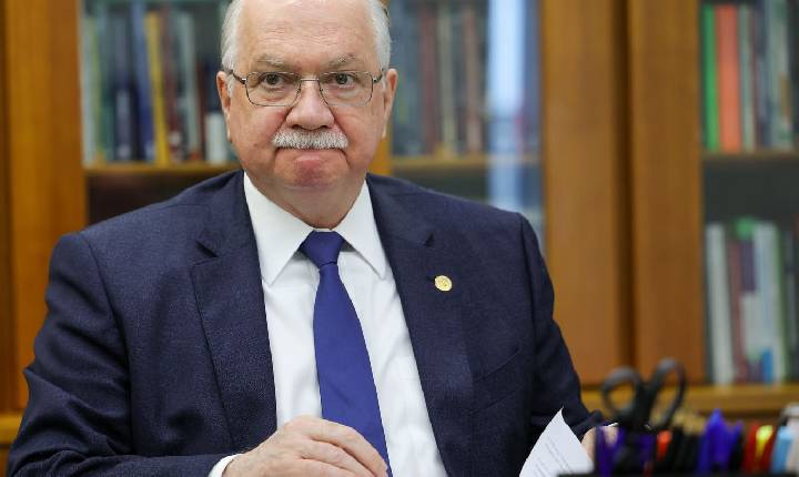 Fachin diz que espera regras do STF para supersalários ainda em junho 