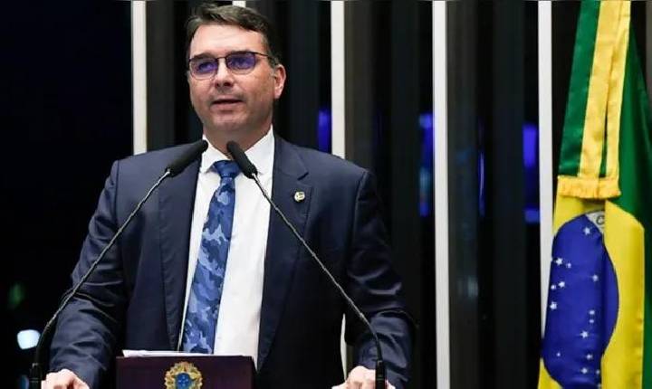 Flávio Bolsonaro sinaliza revisão do fim da escala 6x1 para tranquilizar empresários