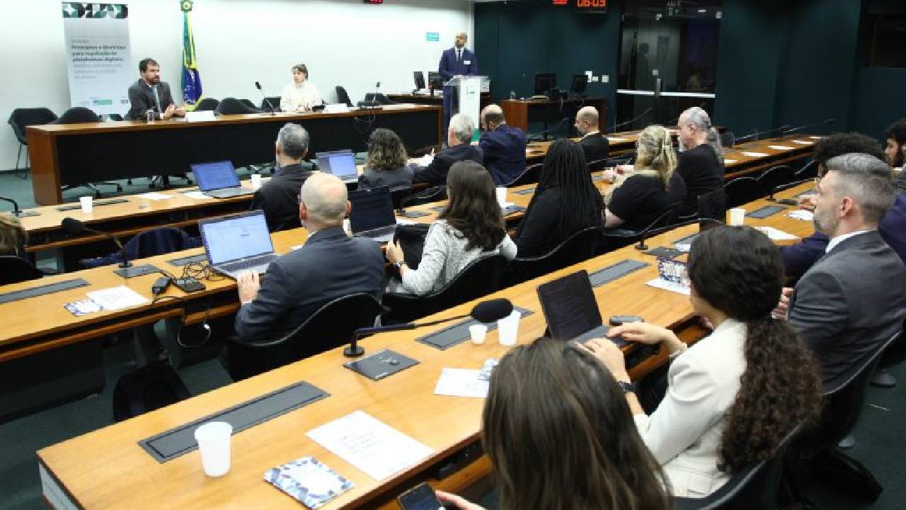 Governo defende regulação 