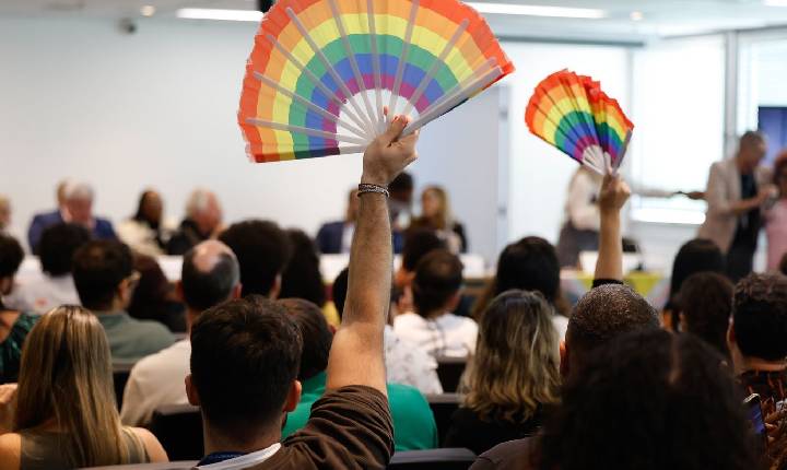 Governo diz que vai acertar salários do programa Rio Sem LGBTIfobia
