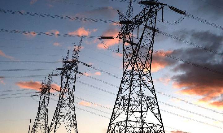 Governo renova contratos com distribuidoras de energia em 13 estados