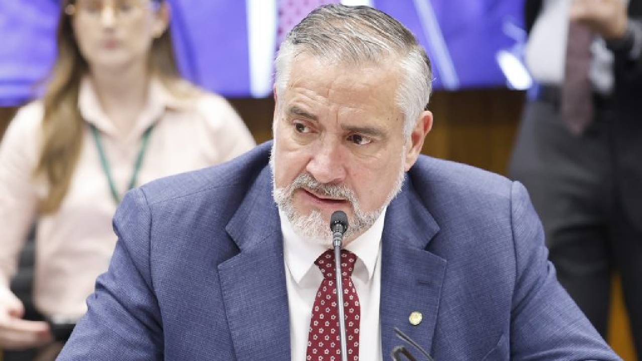 Governo retira pedido de urgência para projeto sobre redução da escala de trabalho