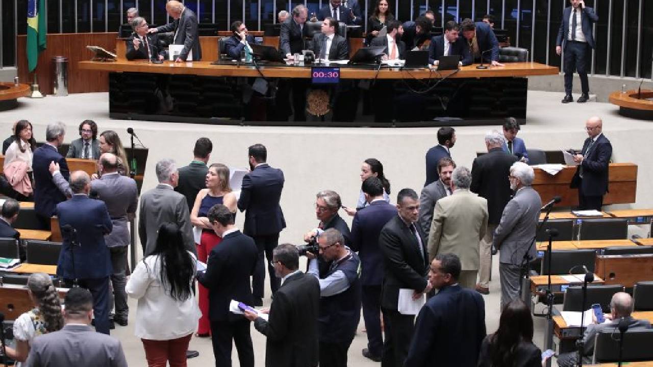 Hugo Motta destaca mudança histórica para os trabalhadores