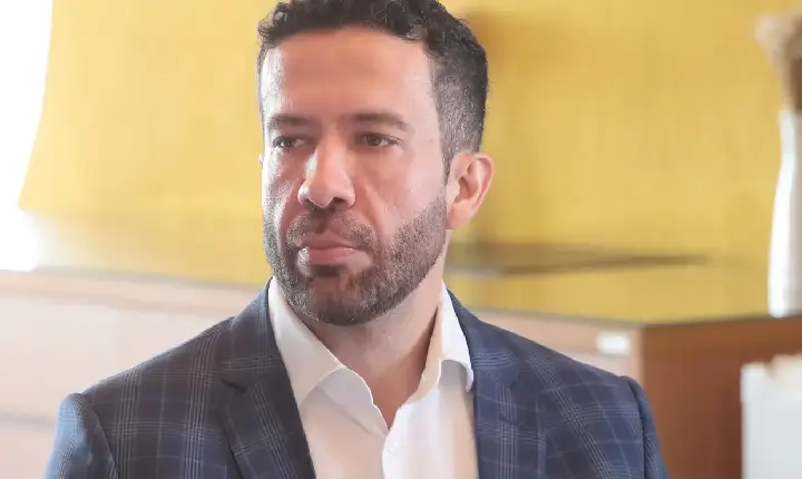 Janones poderá ter alta em 48 horas, diz boletim médico