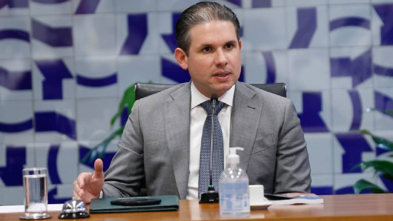 Líderes da Câmara discutem fim da escala 6x1 e combate à misoginia