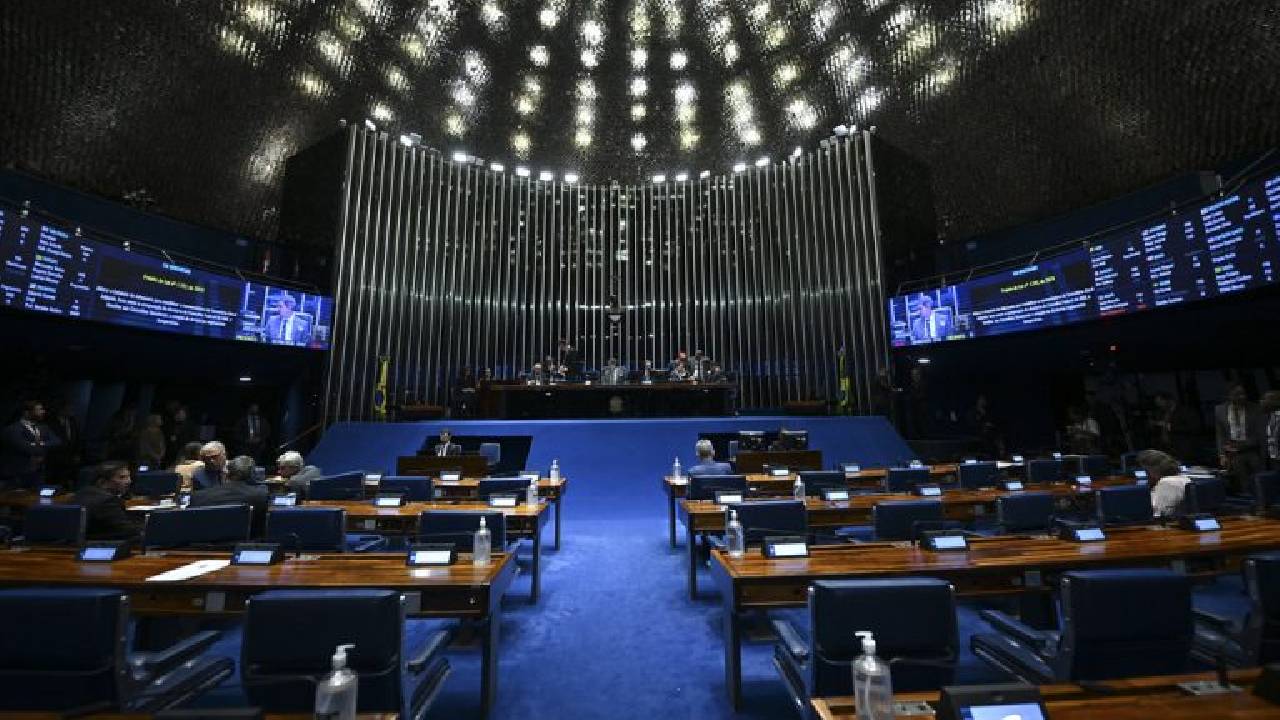 Maioria dos deputados em exercício busca a reeleição, mas cresce o número de quem concorre a outros cargos