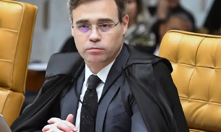 Mendonça volta a suspender multas sobre saúde mental no trabalho