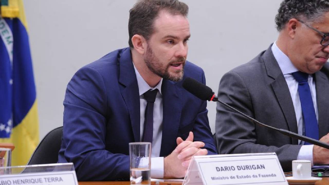 Ministro da Fazenda defende fim da jornada 6x1 em debate na Câmara dos Deputados