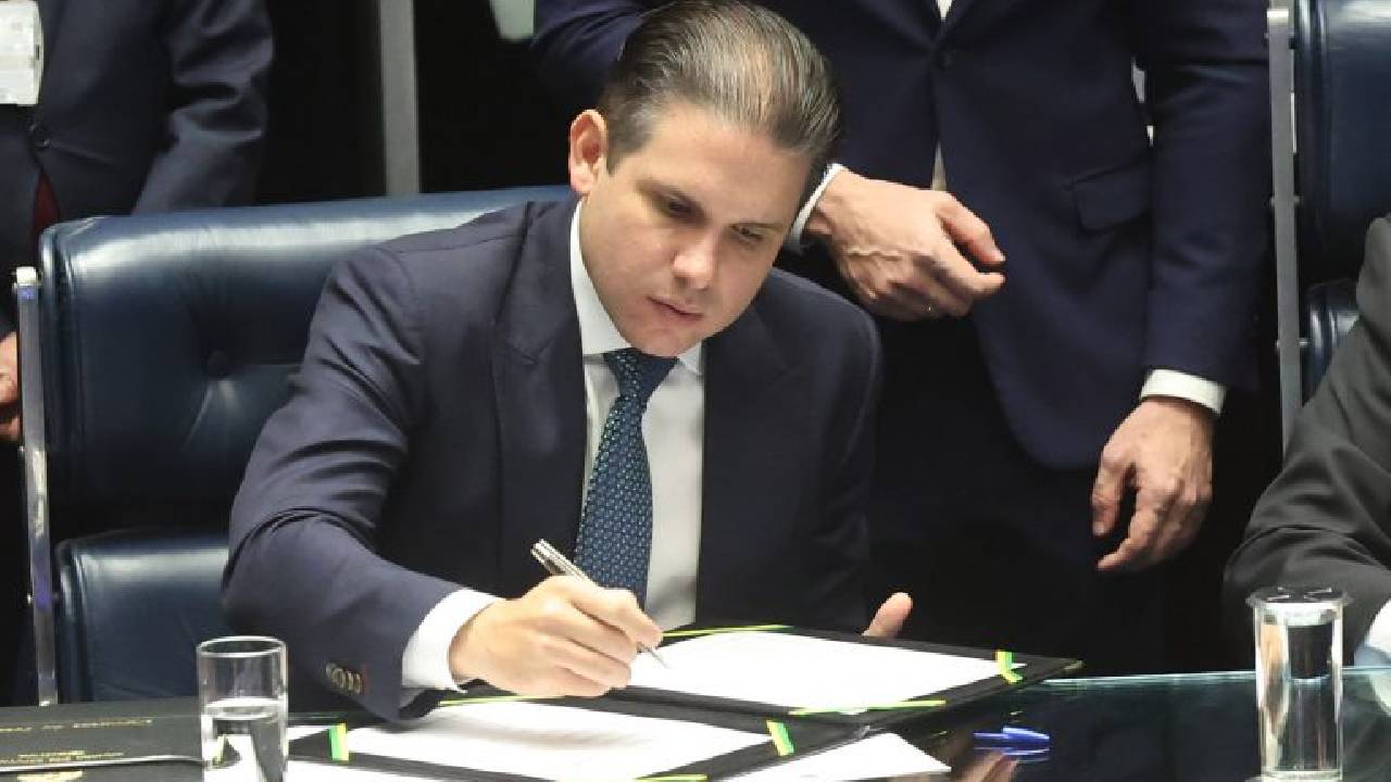 Motta determina adoção imediata da nova escala de trabalho na Câmara dos Deputados
