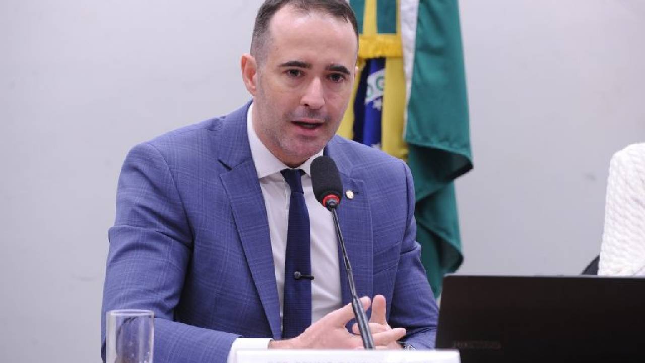 Novas regras para fundos de previdência de servidores dividem opiniões em debate na Câmara