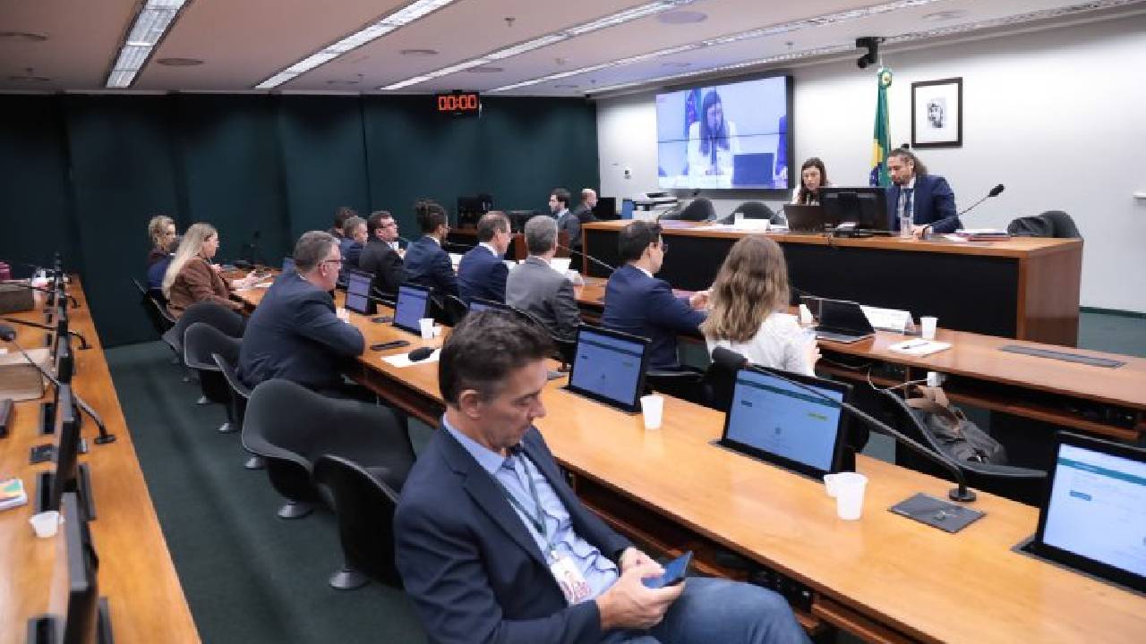Participantes de debate defendem prorrogação do uso do Fust para garantir internet nas escolas