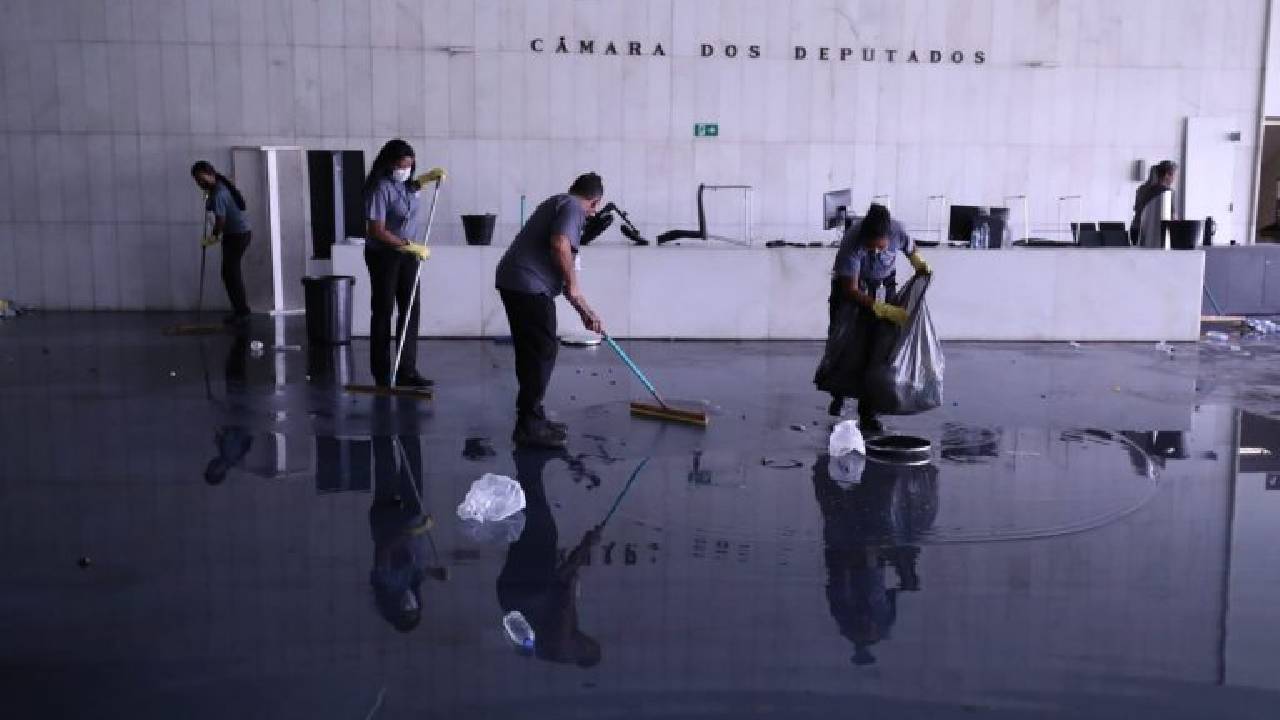 Projeto amplia reserva de vagas para mulheres em contratos públicos