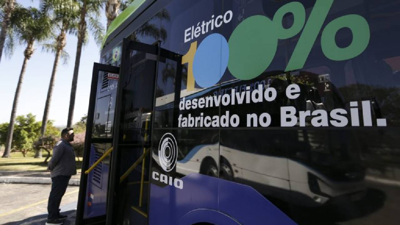 Projeto cria política nacional para eletrificar frota de ônibus e caminhões no Brasil