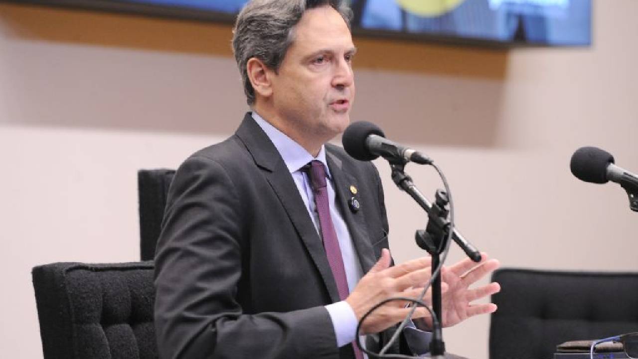 Projeto cria regras para fiscalizar pessoas expostas politicamente