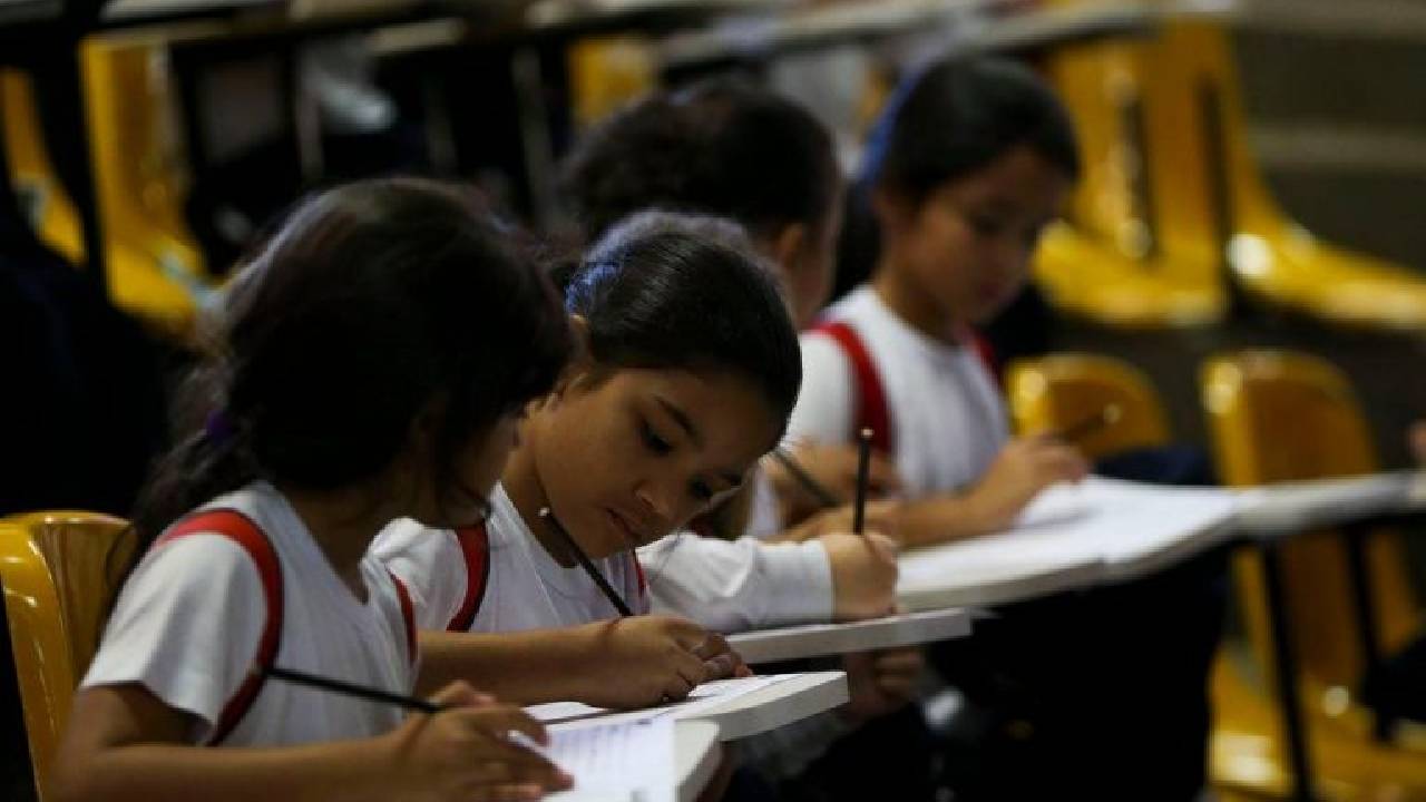 Projeto prevê oferta de coletores menstruais em programa de dignidade menstrual