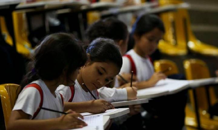 Projeto prevê oferta de coletores menstruais em programa de dignidade menstrual
