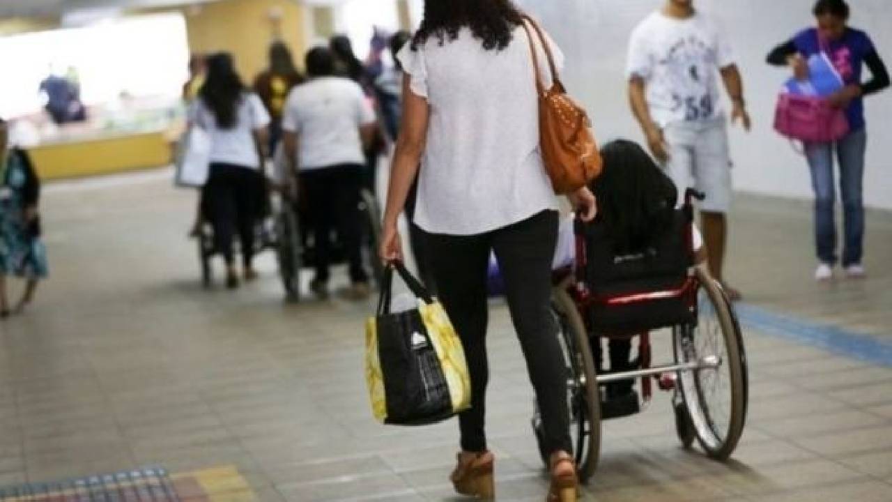 Projeto prioriza matrícula de aluno com deficiência em escola integral próxima