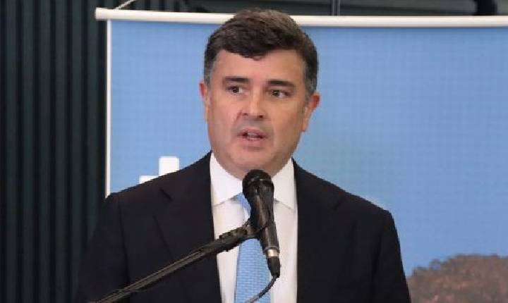Projeto pune empresas que atrasarem pagamento de médicos