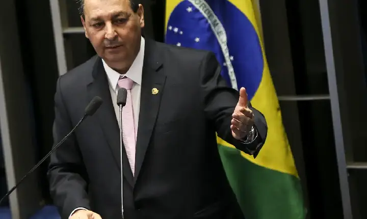 Relator da CCJ rejeita emendas da oposição que buscavam manter 6x1