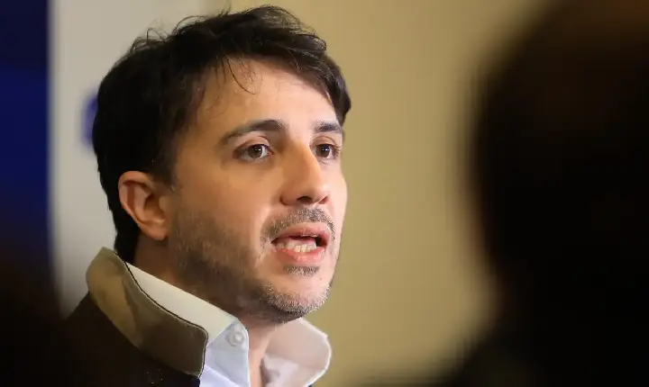 Renan propõe cortes na Previdência e alterar pisos da saúde e educação