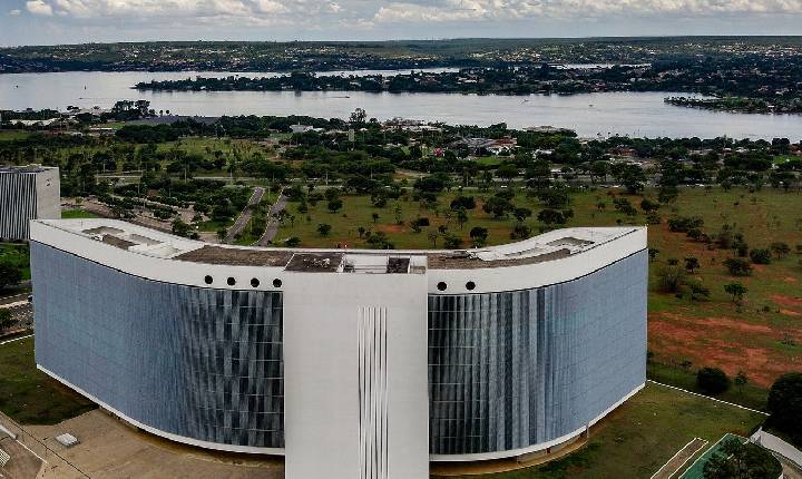 TSE determina isonomia após IA da Meta barrar imagens de Lula