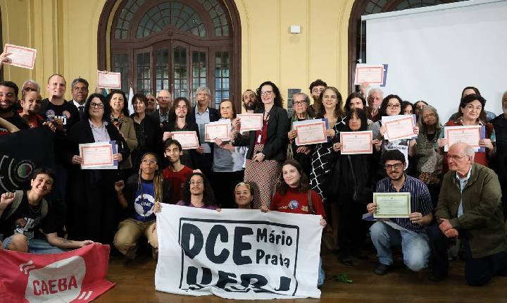 UFRJ homenageia vítimas da ditadura com diplomas póstumos