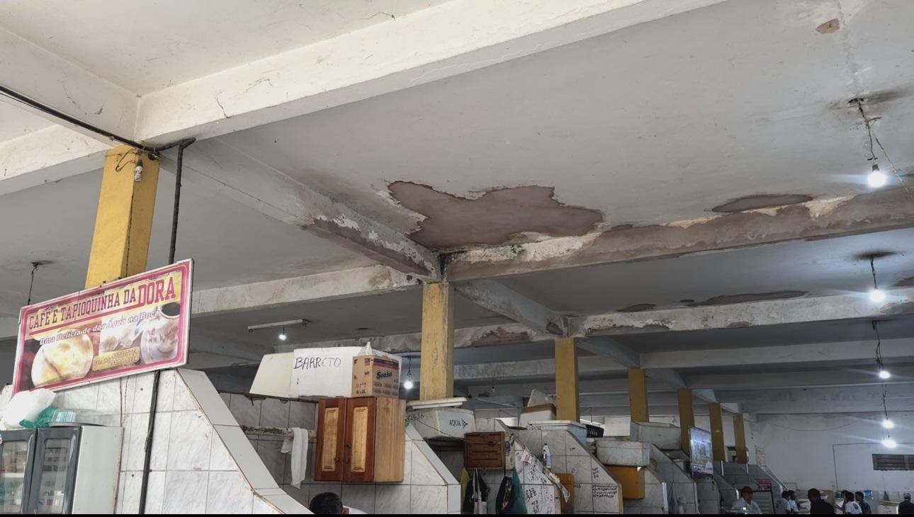 Feirantes do Mercadão 2000 enfrentam alagamentos e falta da estrutura em Santarém