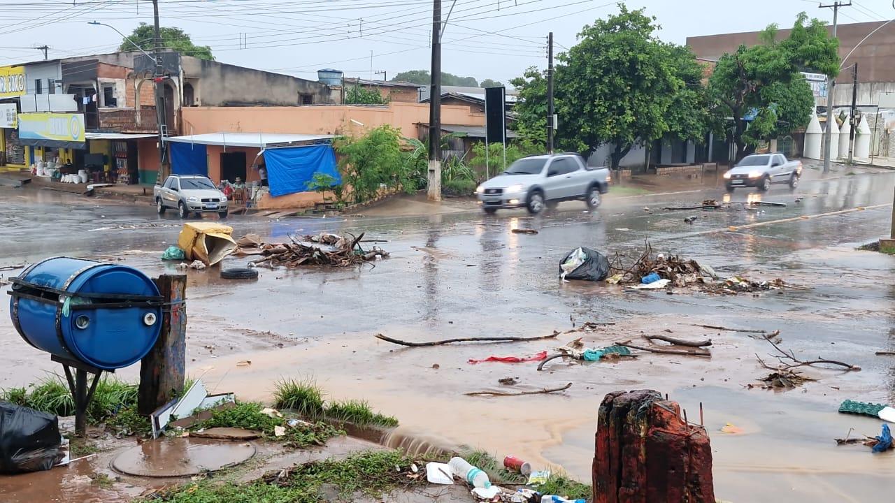 Fortes chuvas causam alagamentos, transtornos à população e caos em Santarém