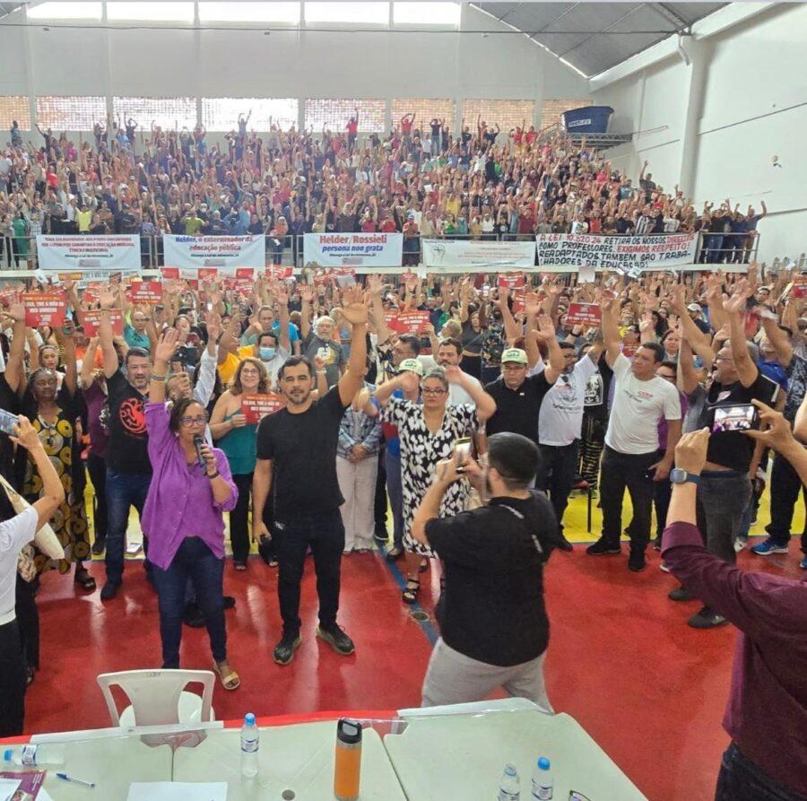 Professores da rede estadual anunciam greve a partir do dia 23 de janeiro