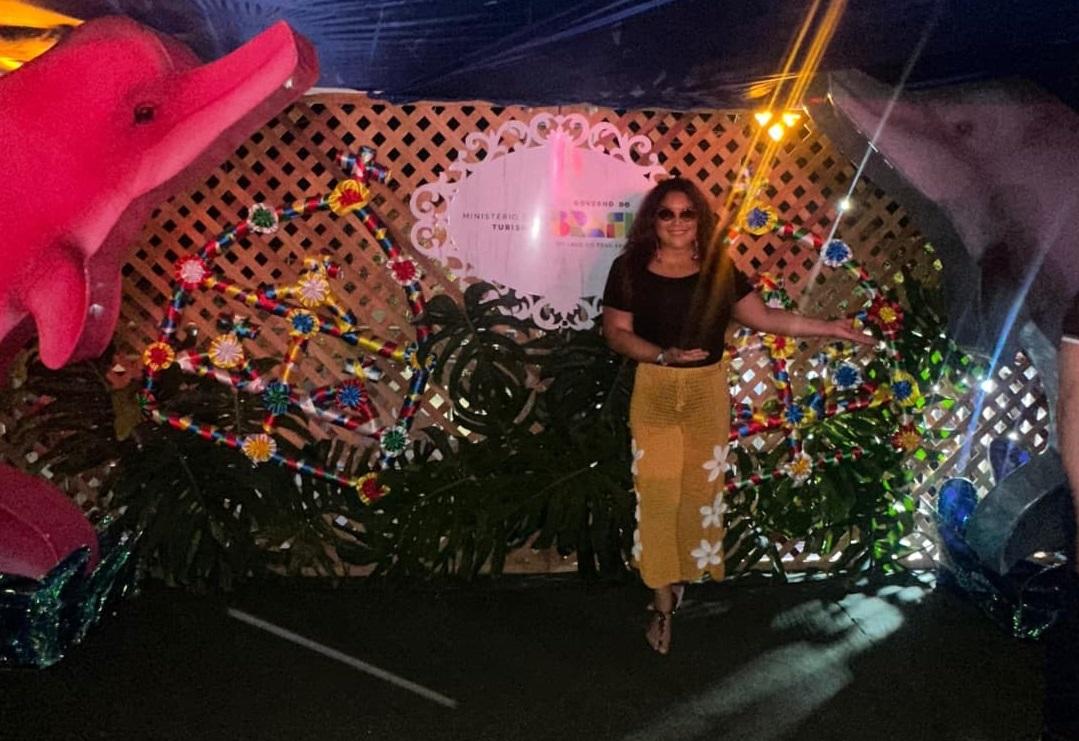 Débora Denecke, referência mundial da beleza e ativista social, retorna a Santarém para prestigiar o Sairé