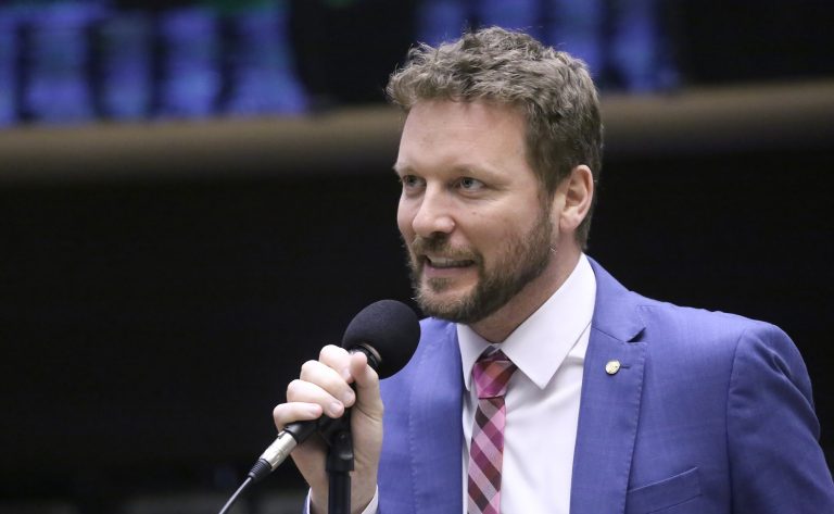 Projeto permite adiar audiência após atraso de 30 minutos